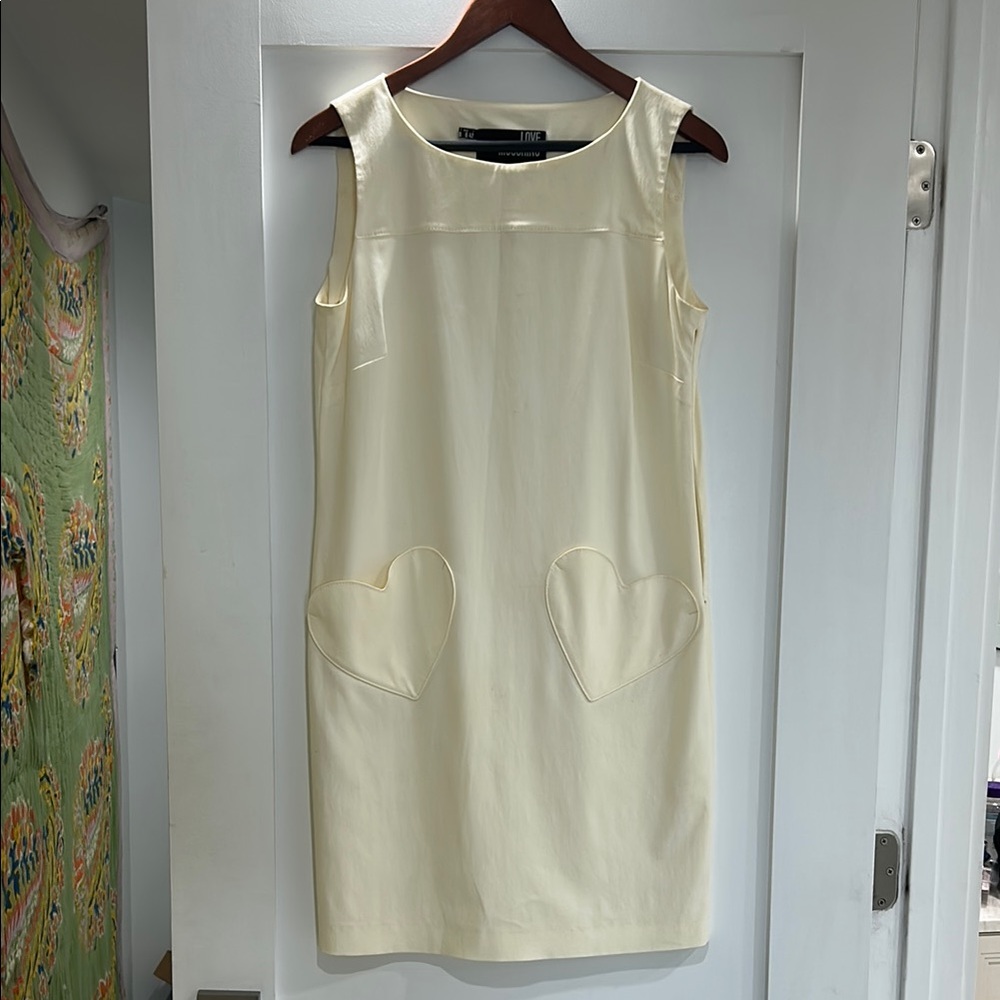 Love Moschino - Elegant Cream Sleeveless Dress with Heart Pockets